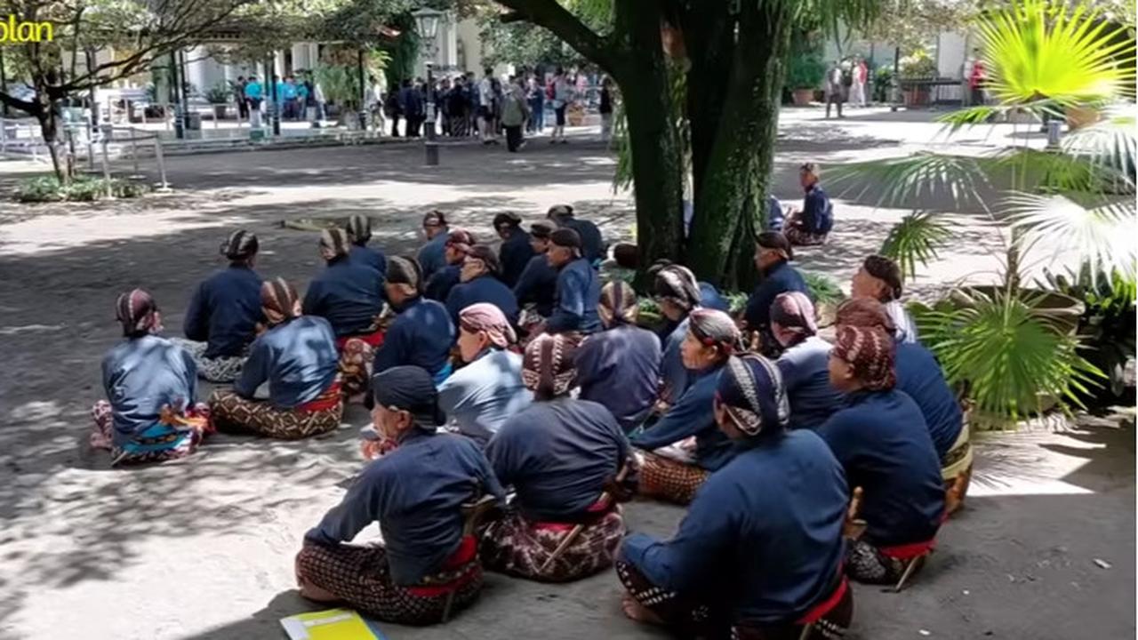 Selain Mendapatkan Fasilitas Rumah, Begini Besaran Gaji Abdi Dalem Kraton Yogyakarta Beserta Tugasnya