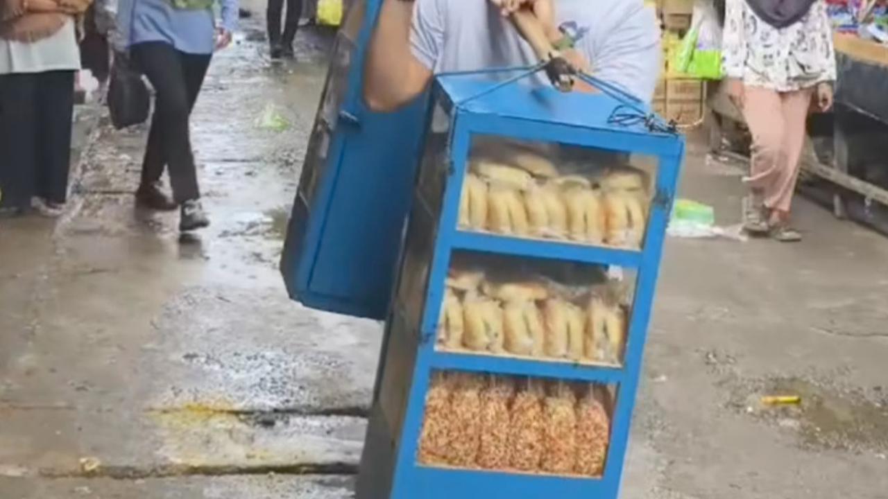 Ingat Edwin Bejo, Begini Kabarnya Sedang Jualan Roti di Pasar Tradisional