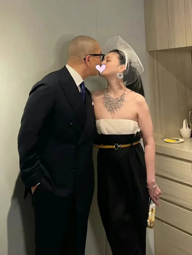 6 Foto Pernikahan DJ Koo dan Barbie Hsu yang Baru Terkuak, Tampil Romantis