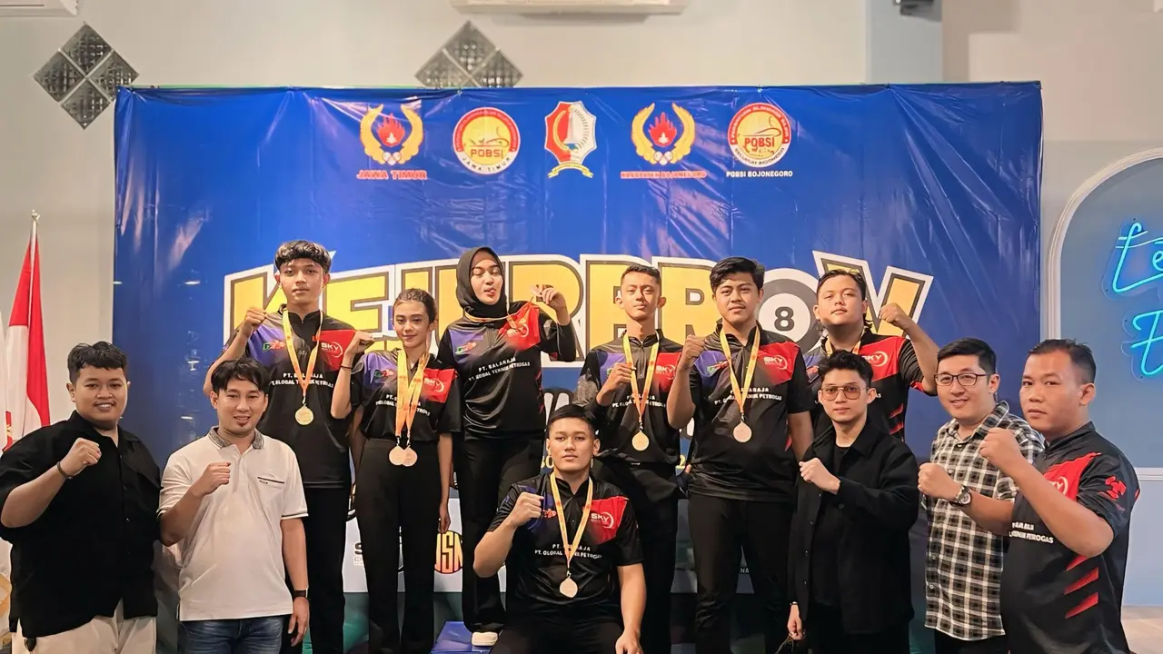 Tujuh atlet Persatuan POBSI Bojonegoro, Jawa Timur, sukses menyumbang 12 medali, terdiri dari 4 emas, 1 perak, dan 7 perunggu, dalam Kejurprov  Biliar Jawa Timur 2025, 30 April - 3 Mei 2025. (Liputan6.com)