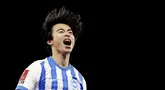 Brighton Kaoru Makoma merayakan setelah mencetak gol melawan Chelsea di babak keempat Piala FA 2024/2025 di Amex Stadium, Brighton, Inggris, Minggu (09/02/2025) pagi. (Foto AP/PA/Gareth Fuller)