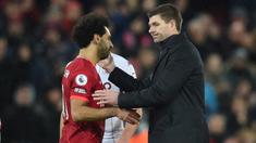 Untuk pertama kali sejak meninggalkan Anfield 6 tahun silam, Steven Gerrard kembali ke klub yang membesarkan namanya. Bersama Aston Villa yang kini dilatihnya, ia harus rela melepas 3 poin untuk mantan klubnya, Liverpool dalam pekan ke-16 Liga Inggris (11/12/2021). (AFP/Oli Scarff)