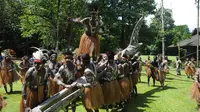 Suku Kamoro dari Papua ikut meramaikan Festival Bumi Atsanti yang digelar di Dusun Bumisegoro, Desa Borobudur, Kecamatan Borobudur, Kabupaten Magelang, Jawa Tengah, 6-8 September 2024. Foto: liputan6.com/edhie prayitno ige.