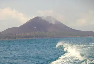 Gunung Anak Krakatau di Selat Sunda, Banten. (Dok. Liputan6.com)