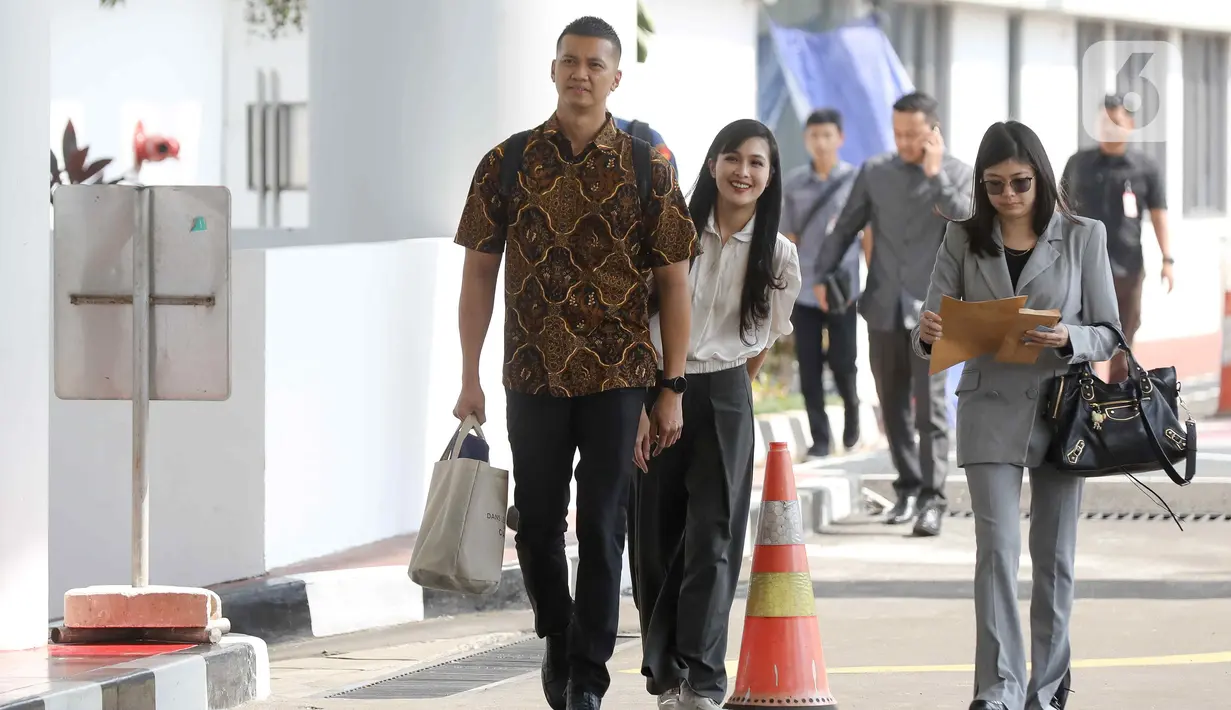 Sandra Dewi diperiksa Kejaksaan Agung terkait kasus suaminya Harvey Moeis. (Liputan6.com/Herman Zakharia)