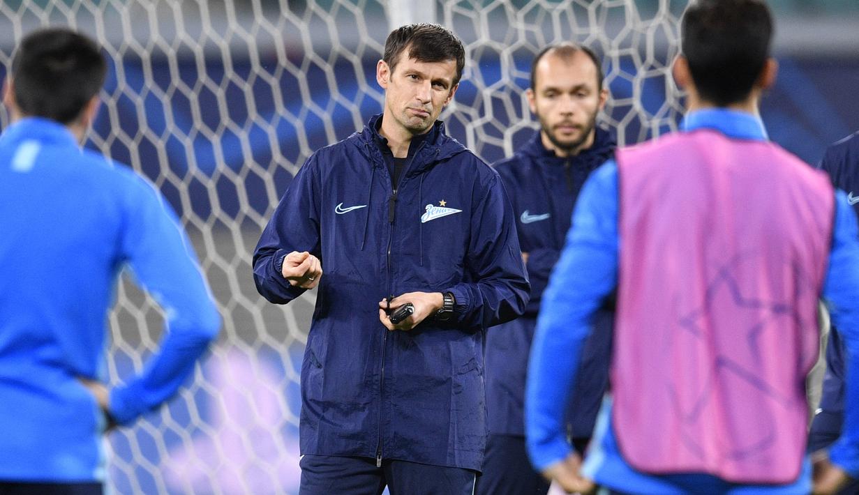 Sergey Semak. Ia menjadi anak asuh Guus Hiddink di Timnas Rusia pada 2006 hingga 2010 dan tampil dalam 26 laga. Ia mulai melatih saat menjadi asisten pelatih hingga caretaker di Zenit St. Petersburg pada 2014. Pada 2018 ia resmi menjadi pelatih Zenit hingga kini. (Foto: AFP/John MacDougall)