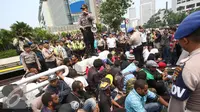 Video Polisi Bubarkan Paksa Demonstran Papua di Bundaran HI