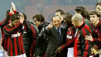 Sosok yang sangat akrab dalam sejarah sepak bola Italia dalam kurun waktu 30 tahun terakhir, Silvio Berlusconi menghembuskan nafas terakhir pada hari Senin (12/06/2023). Berlusconi wafat di Rumah Sakit San Raffaele pada usia 86 tahun. (AFP/Giuseppe Cacace)