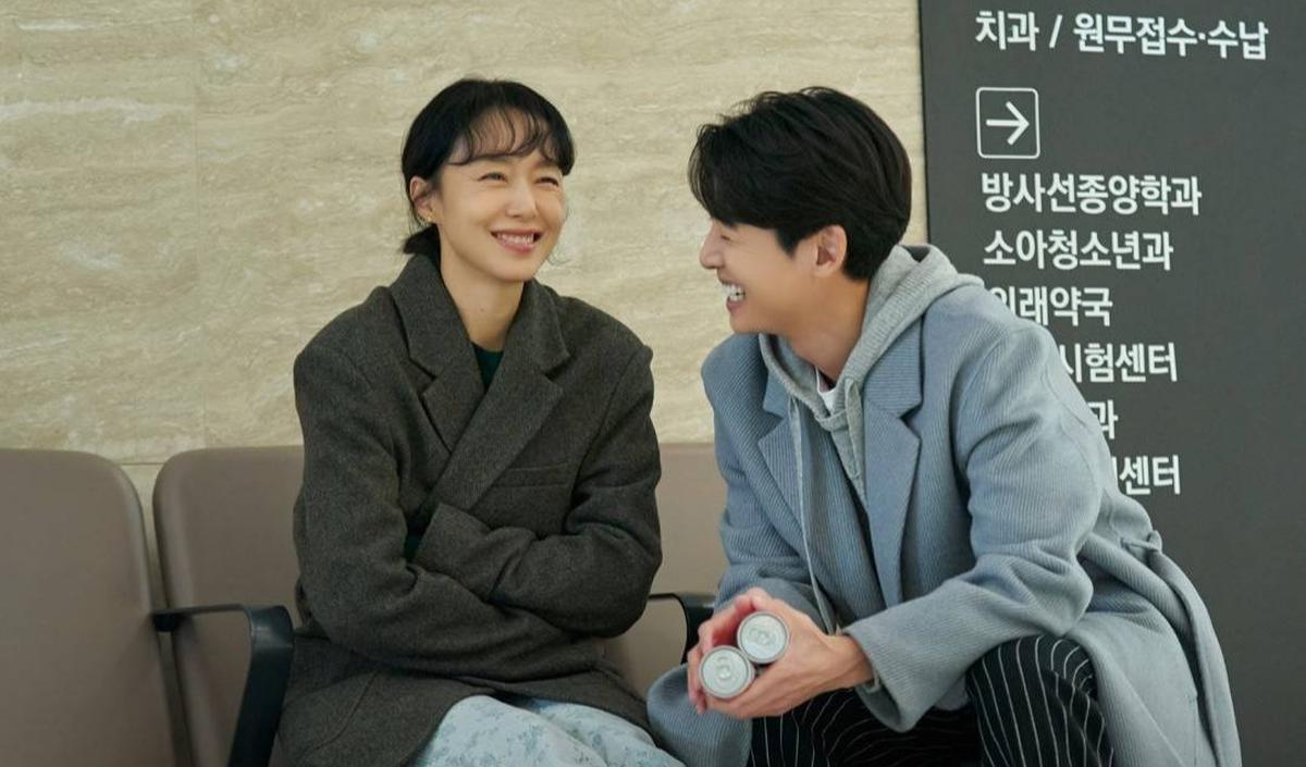 1.&nbsp;Crash Course in Romance: Kehangatan Kisah Romantis Orang Dewasa (Januari 2023)