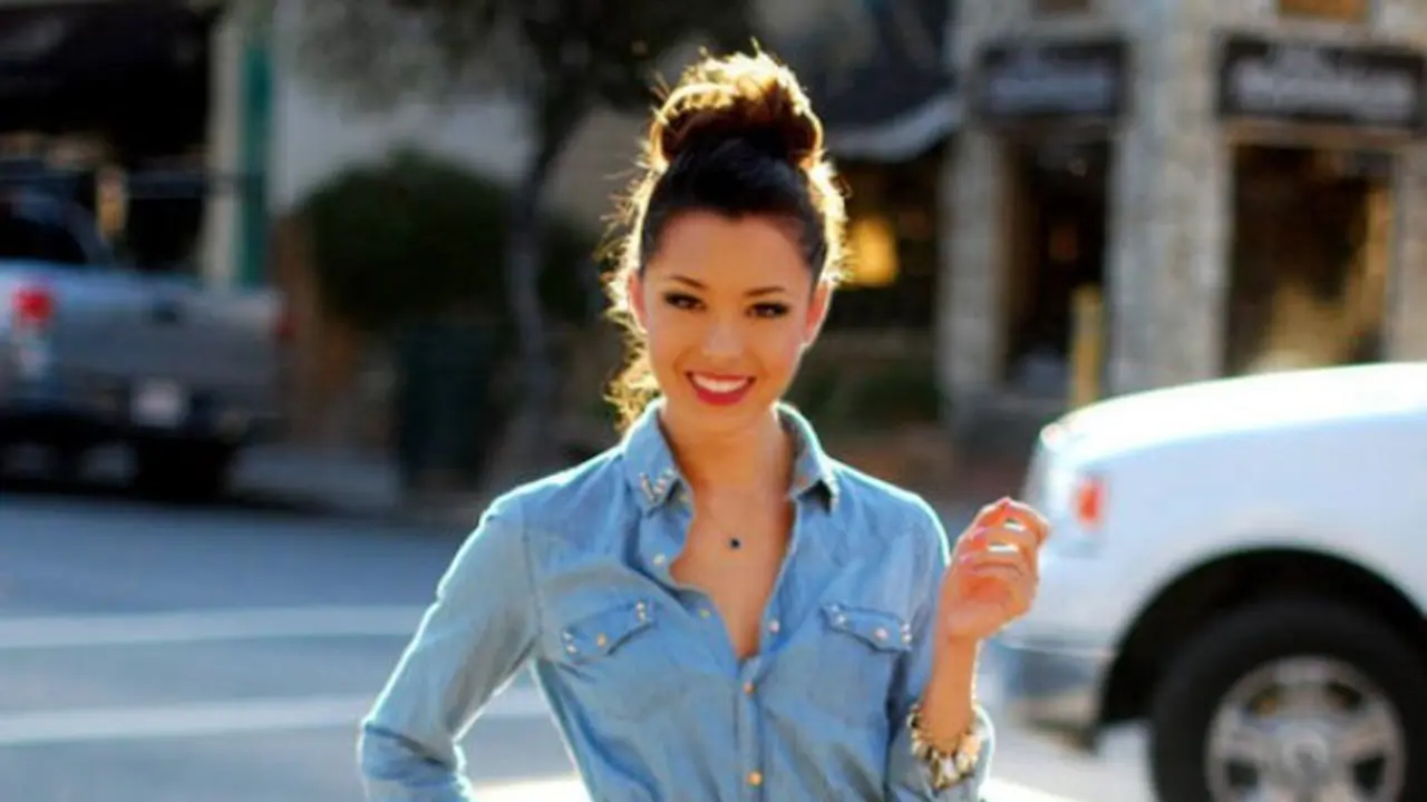 8 Tips 'Mix and Match' Kemeja Denim dengan Berbagai Bawahan