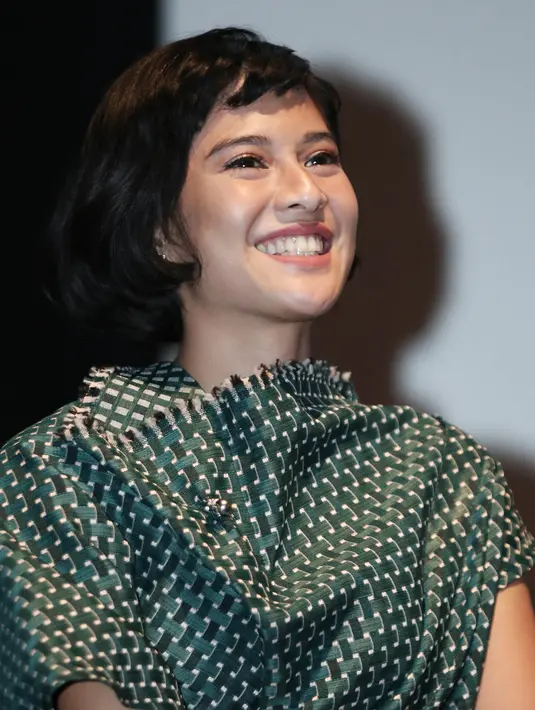 Dalam film yang akan dirilis pada 21 April 2017 mendatang itu, Dian Sastrowardoyo berperan sebagai tokoh pejuang emansipasi wanita Raden Ajeng Kartini. (Galih W. Satria/Bintang.com)