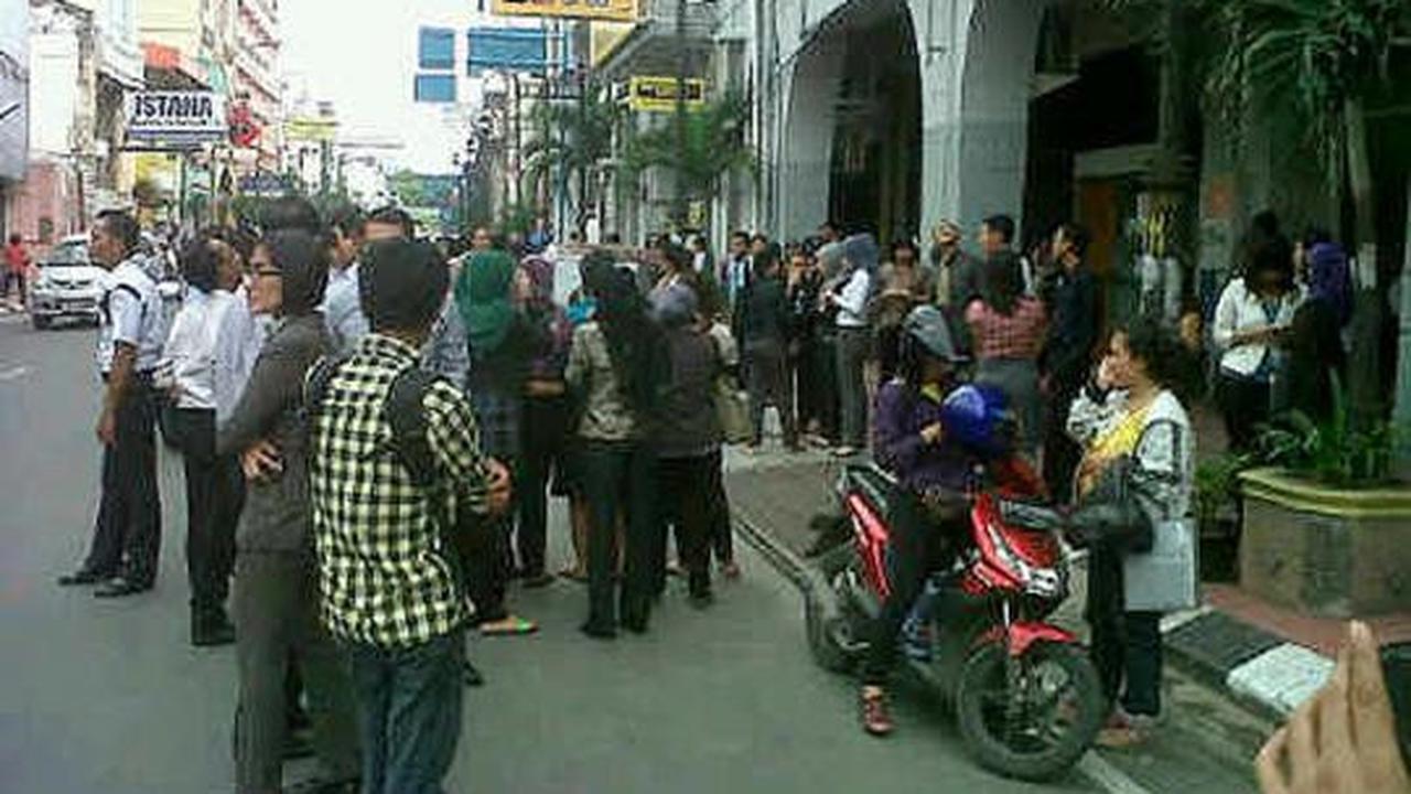 Kepanikan akibat gempa 8,5 SR