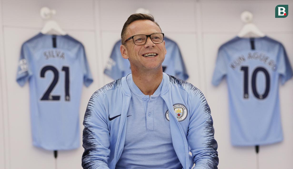 Legenda Manchester City, Paul Paul Dickov, memberi keterangan kepada awak media di Mall Summarecon Serpong, Sabtu (29/09/2019). (Bola.com/M Iqbal Ichsan)