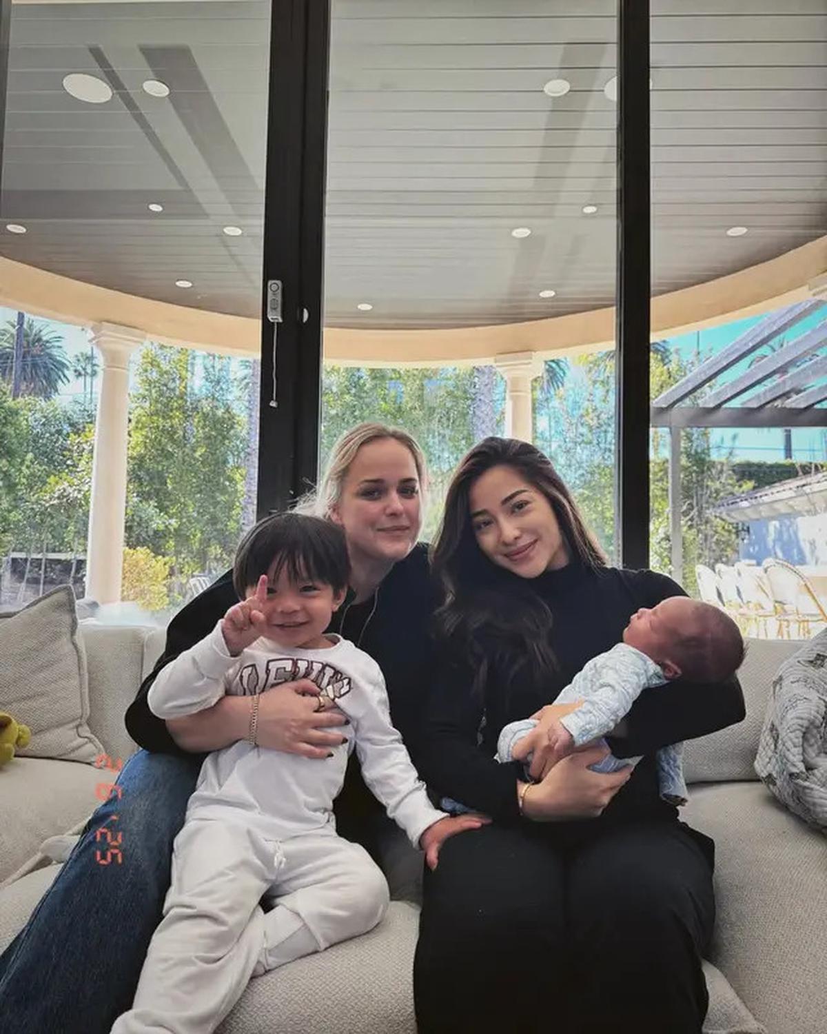 6 Potret Nikita Willy Momong Dua Buah Hati, Asuh Anak Tanpa Baby Sitter