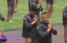 VIDEO: Sangar! Tanpa Alas Kaki, Iko Uwais Unjuk Gigi Silat Depan Prabowo di Aspal Panas Istana