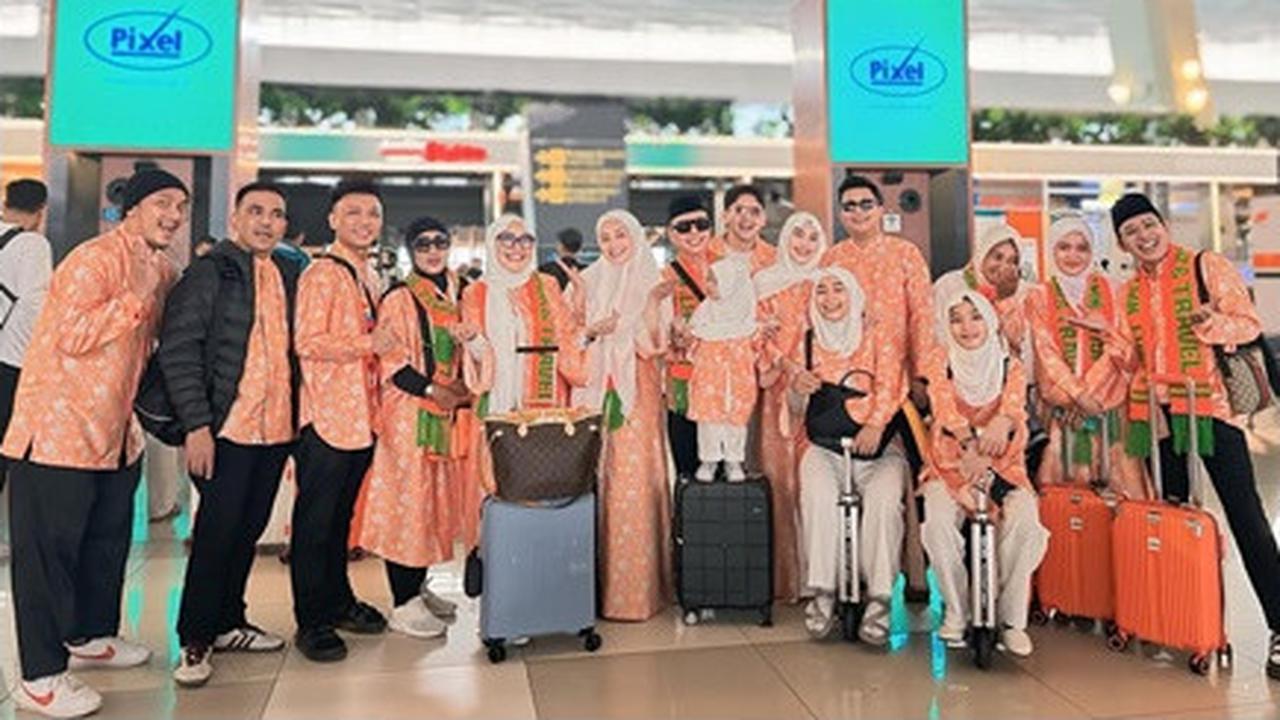 6 Potret Ayu Ting Ting dan Bilqis Berangkat Umrah, Akhir Tahun Bareng Keluarga