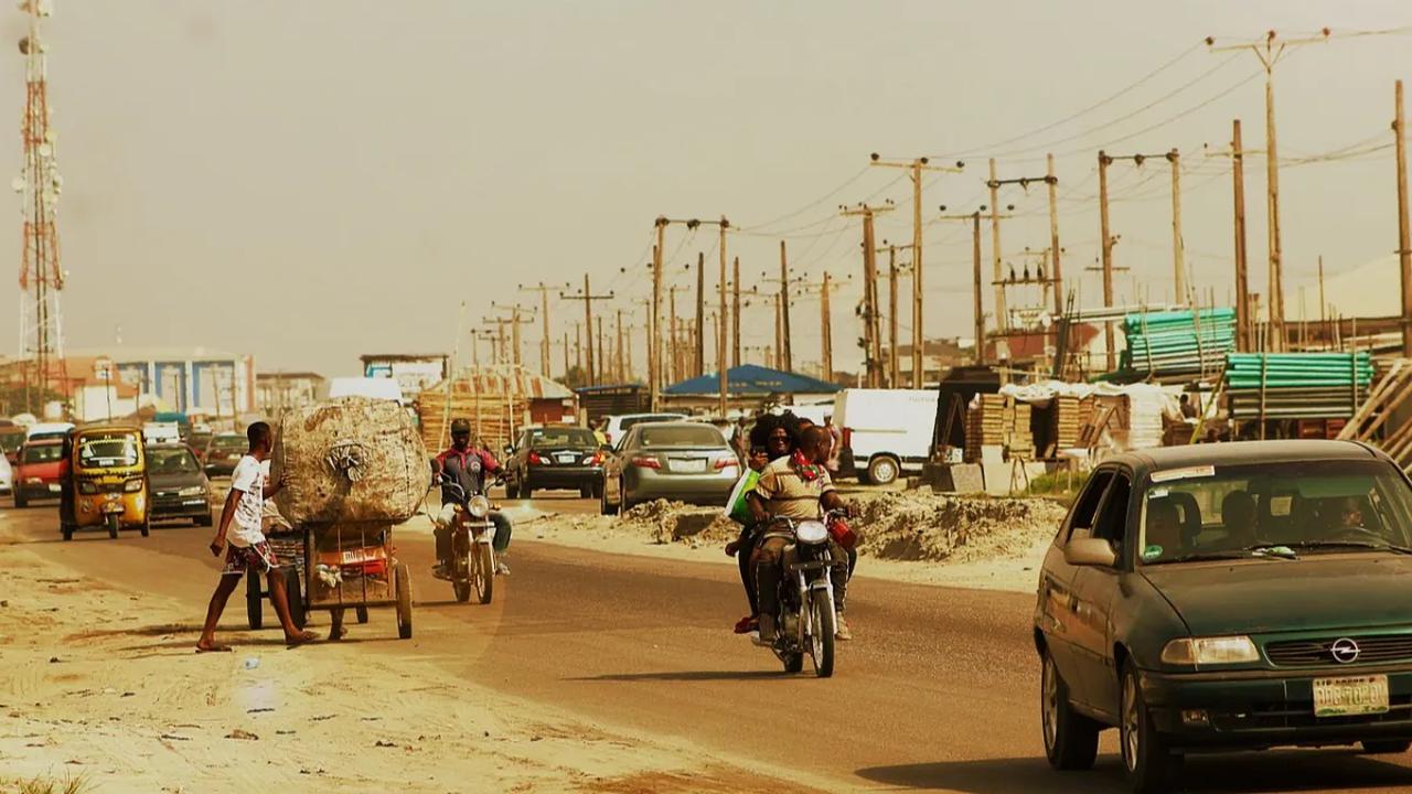 Dengan proyeksi jumlah penduduk Indonesia tahun 2045 sebanyak 342 juta jiwa, maka posisi Indonesia bisa terancam digantikan oleh Nigeria dan Pakistan.
