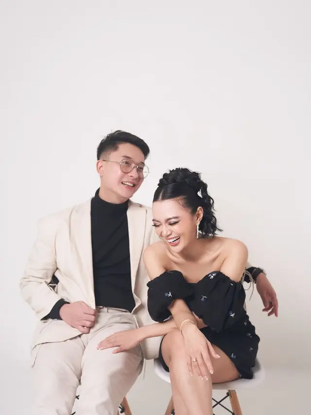 Wika Salim dan Max Adam