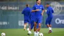 <p>Bek Paris Saint-Germain (PSG) Marquinhos mengambil bagian dalam sesi latihan di Saint-Germain-en-Laye di luar Paris, Senin (5/9/2022). PSG akan menjamu Juventus pada matchday 1 Grup H Liga Champions 2022/2023 di Parc des Princes, Rabu 7 September 2022 dini hari. (Photo by FRANCK FIFE / AFP)</p>