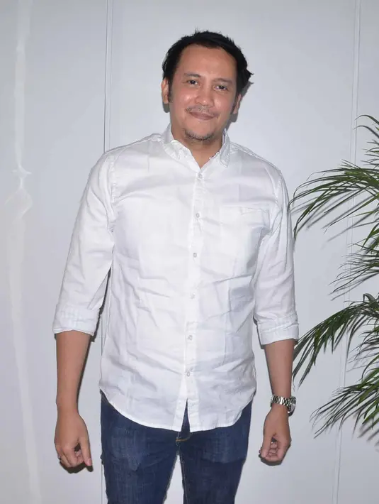 "Standar lah kalau orang pasti punya kriteria. Tapi sama-sama saja lah, yang penting cocok dan baik saja. Tapi bukan masalah itu sih, mungkin jalani saja lah, nyantai. Ngga pernah ada target," pungkas Rendi Bragi. (Nurwahyunan/Bintang.com)