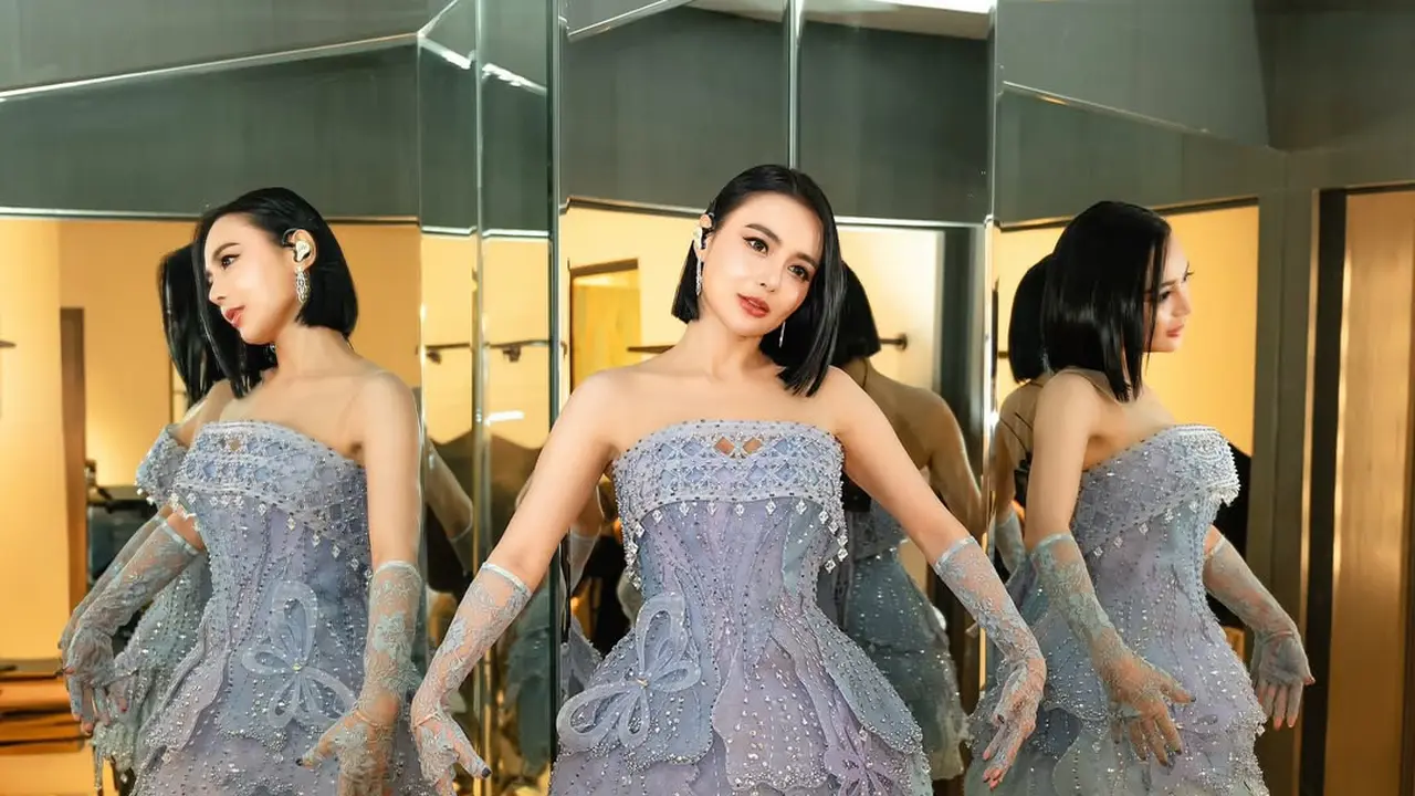 Potret Wika Salim Tampil Pakai Dress Unik