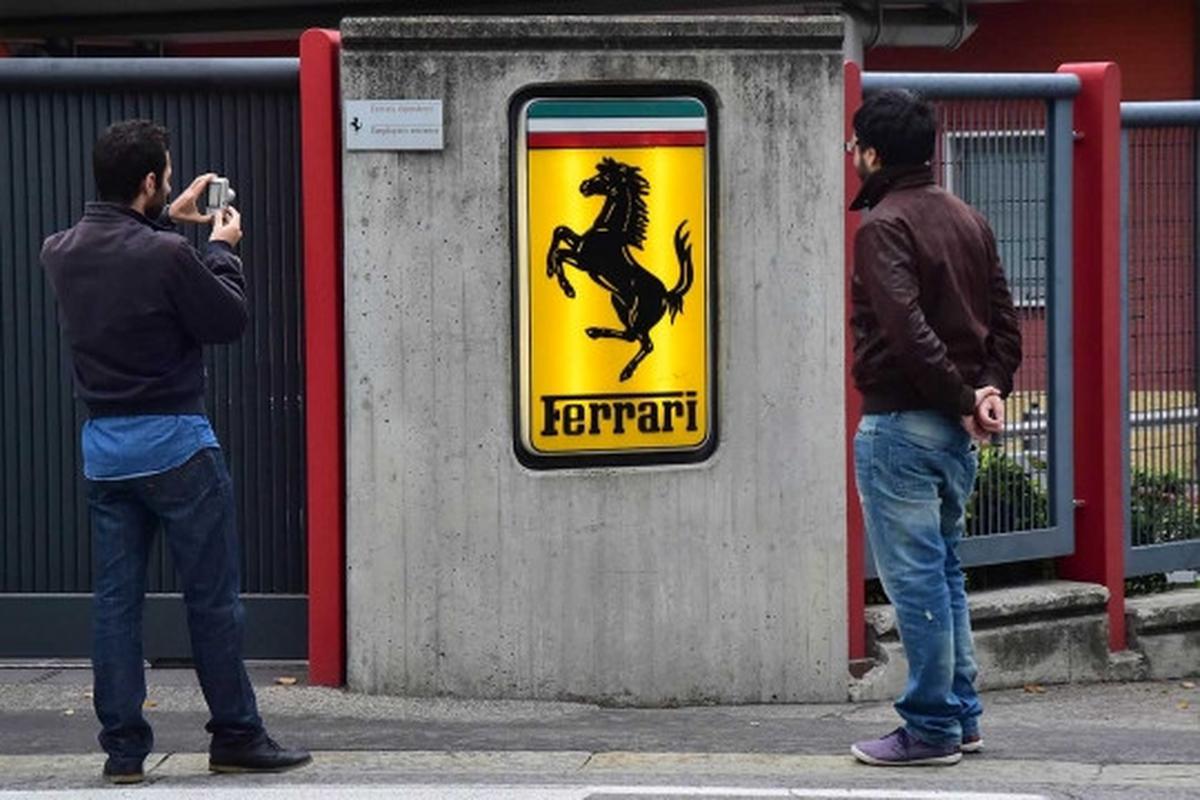 Berkunjung ke pameran mobil-mobil super di Museum Ferrari Italia