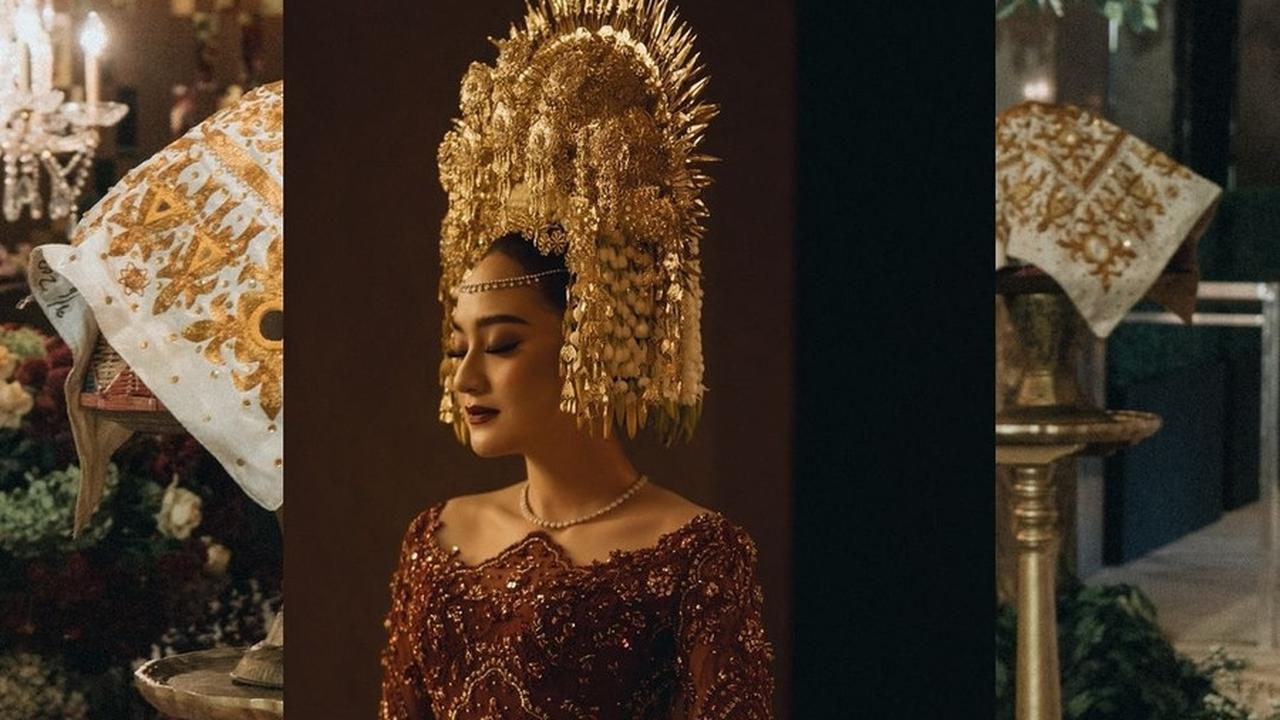 Mengenakan Kebaya Merah