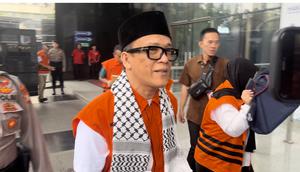 Potret Immanuel Ebenezer Berpeci dan Berserban Datangi KPK