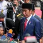 Presiden Joko Widodo didampingi Wakil Presiden, Jusuf Kalla memberi keterangan kepada awak media usai melakukan upacara Hari Kesaktian Pancasila, di Halaman Monumen Pancasila Sakti, Jakarta, Minggu (1/10). (Liputan6.com/Faizal Fanani)