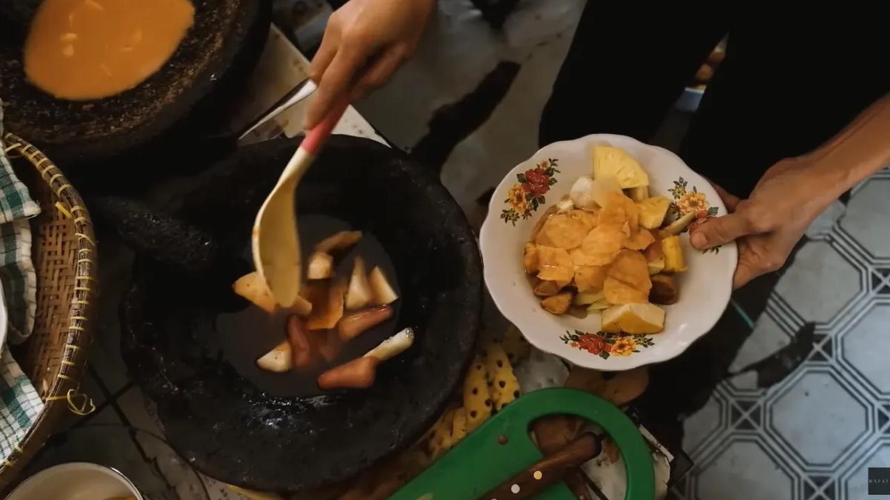 Rekuh Jadi Rujak Khas Cianjur.