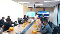 Akademi Televisi Indonesia (ATVI) menggelar rapat kerja atau Raker selama tiga hari yang dibagi dalam dua tahapan, rapat komisi 21-22 Agustus 2023 dan hari terakhir, pleno yang digelar di kampus pada Senin (28/08/2023) dan dilanjutkan dengan kegiatan outing di Kebun Raya Bogor.(Dok ATVI)