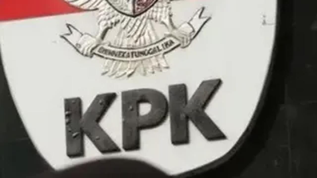Albertina belum bersedia membeberkan siapa pimpinan KPK yang bertemu dengan tahanan dan menjadi terlapor dalam kasus ini.<br>