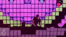 Seorang DJ beraksi di panggung pada acara DWP 2016, di Kemayoran, Jakarta, Jumat. (09/12). DJ Martin Garrix dan ZEDD menjadi penutup di hari pertama di panggung Garudha Land. (Liputan6.com/Fery Pradolo)