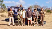 Maia Estianty dan Irwan Mussry bersama rombongan saat berada di Taman Nasional Kruger, Afrika Selatan (Dok.Instagram/@maiaestiantyreal/https://www.instagram.com/p/B3HBM0fHrqs/Komarudin)