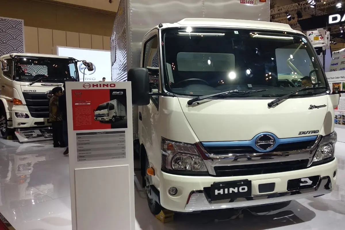 Truk Hino Dutro Hybrid di GIIAS 2019