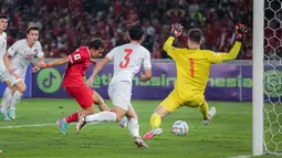 Pemain Timnas Indonesia, Egy Maulana Vikri, mencetak gol ke gawang Vietnam dalam laga Grup F Kualifikasi Piala Dunia 2026 zona Asia di Stadion Utama Gelora Bung Karno (SUGBK) Senayan, Jakarta, Kamis (21/3/2024). (Bola.com/Bagaskara Lazuardi)