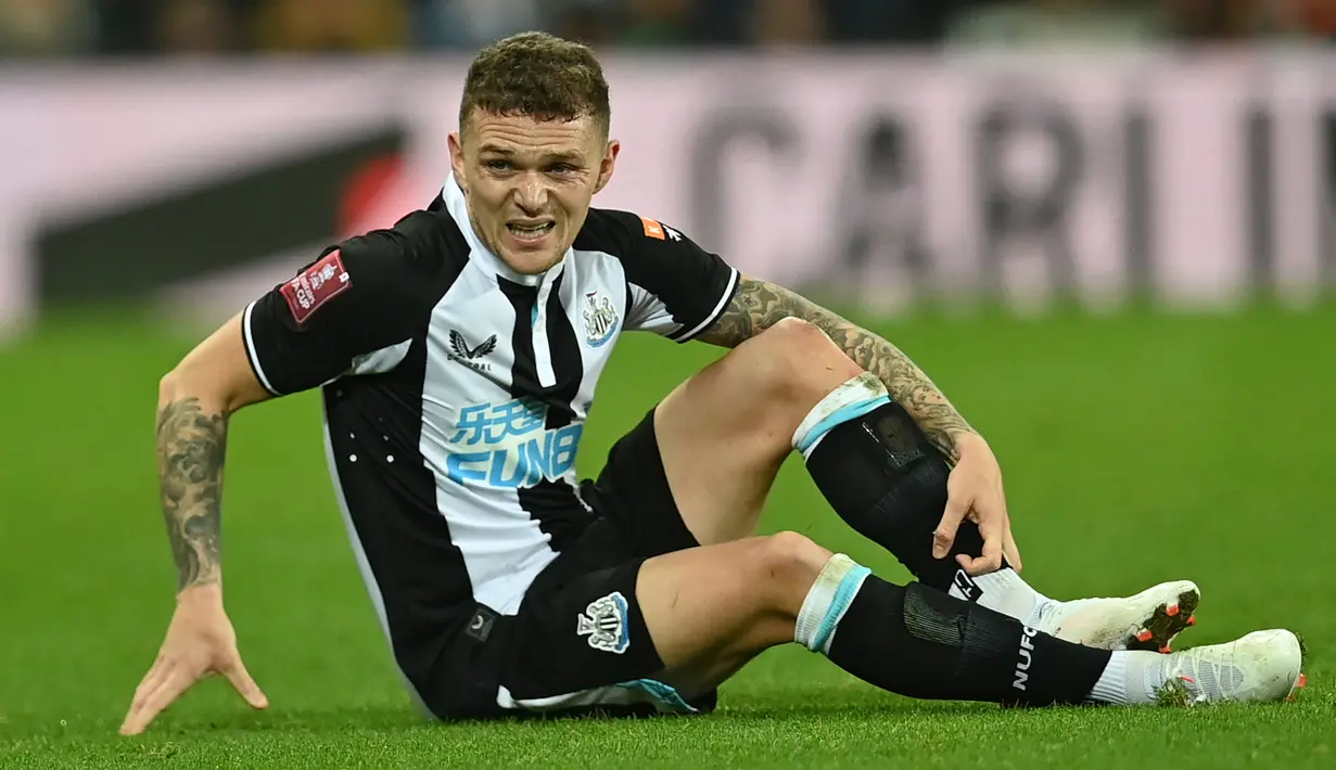 Bagi Kieran Trippier, kekalahan ini menjadi debut yang pahit bagi dirinya di hadapan para pendukung tuan rumah yang memadati St. James' Park. (AFP/Paul Ellis)