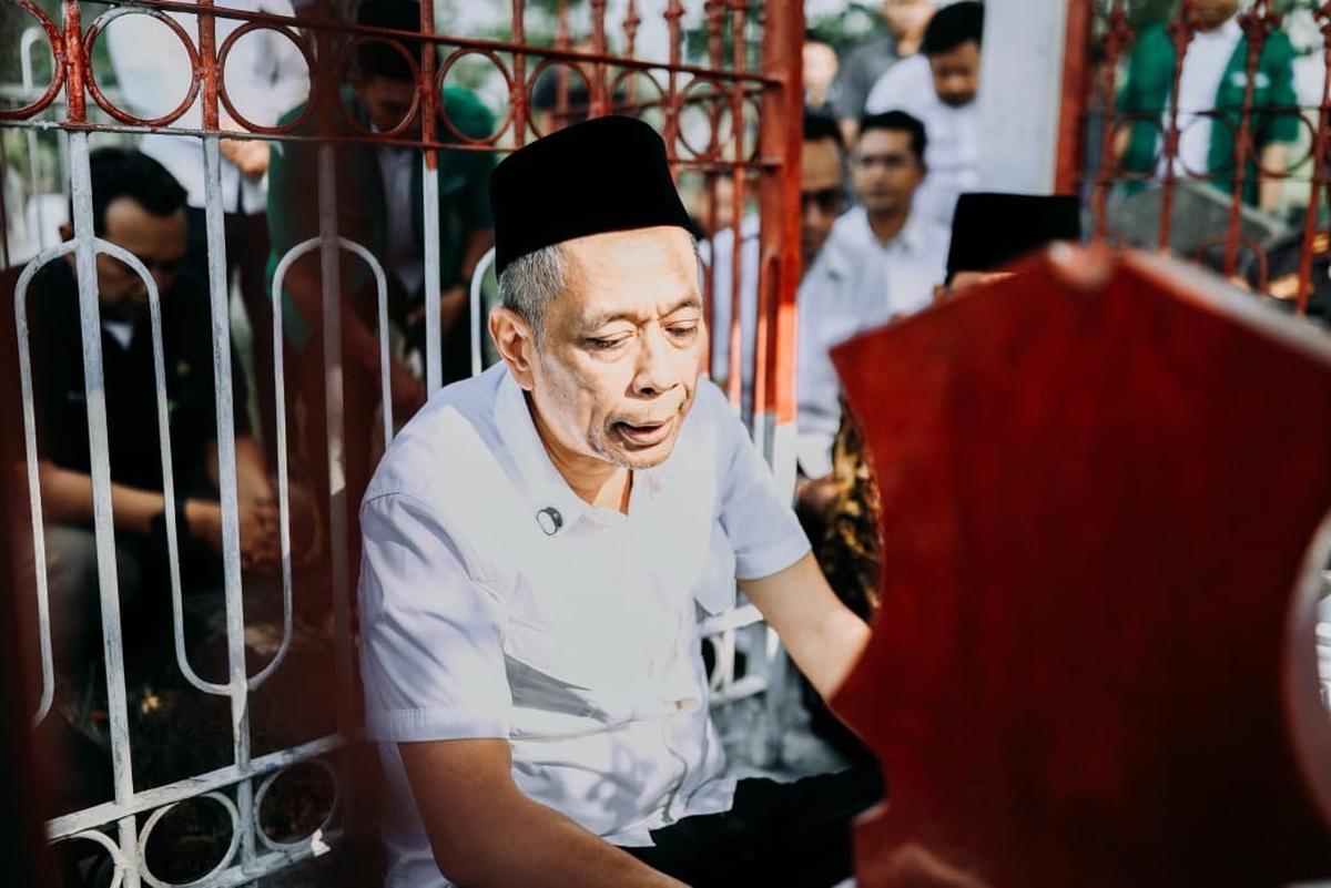 Wamensos Agus Jabo Ziarah ke Makam Aktivis Buruh Marsinah