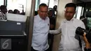 Chairuman Harahap memasuki gedung KPK guna menjalani pemeriksaan terkait kasus dugaan korupsi pengadaan KTP Elektronik tahun 2011-2012, Jakarta, Selasa (11/10). (Liputan6.com/Helmi Affandi)