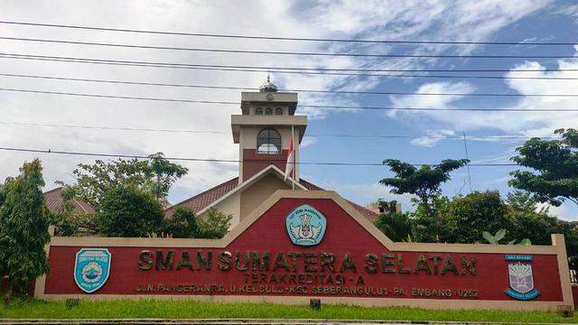 Ciptakan Alas Kaki Anti Bakteri, Anak Penjual Bensin Eceran di Sumsel Raih Prestasi