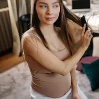 Alasan mengapa rambut berubah dapat berubah tekstur saat hamil. [Dok/Pexels.com/Yan Krukau].