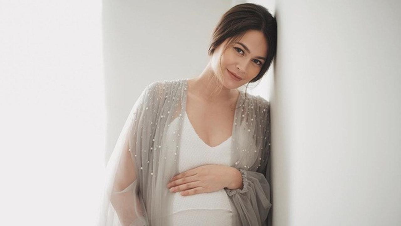 6 Potret Sabai Morscheck saat Lakukan Maternity Shoot, Tampil Menawan