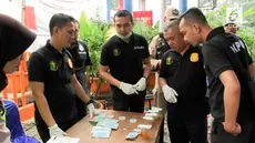 Seorang sopir bus terbukti mengkonsumsi narkoba berjenis ganja saat tes urine di Terminal Kalideres.