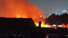 Detik-detik Kebakaran Hanguskan Lima Rumah di Palmerah
