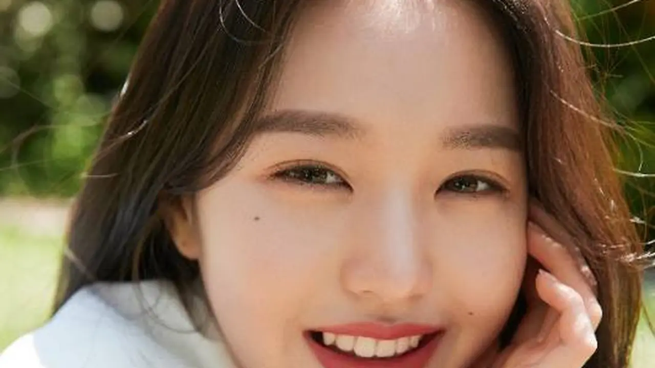 Rahasia Kecantikan Jan Wouyoung IZ*ONE yang Warganet Terpana