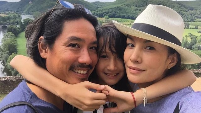 Potret pesona Nadya Hutagalung yang masih nampak awet muda di usia 45 tahun