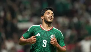 Fungsi Pelindung Kepala yang Dipakai Penyerang Meksiko Raul Jimenez
