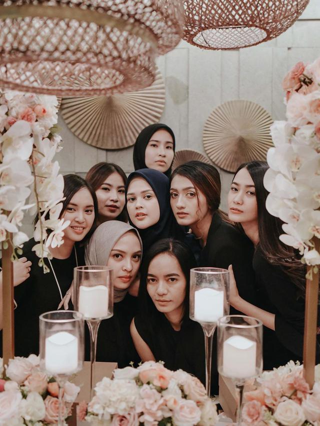 Cantik Dekorasi Pengantin Cut Meyriska - Beauty Glamorous