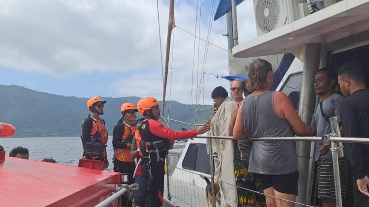 Tim SAR Gabungan Berhasil Evakuasi Delapan Awak Kapal Tenggelam di Maluku Tengah