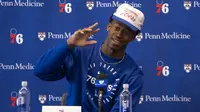 VJ Edgecombe dari Philadelphia 76ers menjawab pertanyaan dari media dalam konferensi pers NBA Jumat, 27 Juni 2025, di Camden, New Jersey. (Foto AP/Chris Szagola)